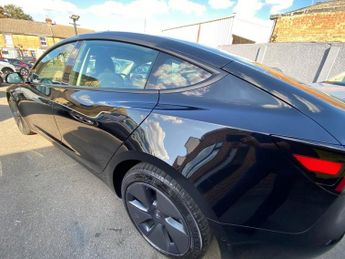TESLA Model 3 Standard Range Plus Saloon 4dr Electric Auto RWD (241 bhp)