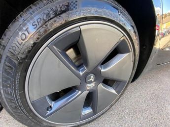 TESLA Model 3 Standard Range Plus Saloon 4dr Electric Auto RWD (241 bhp)