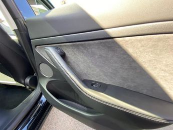 TESLA Model 3 Standard Range Plus Saloon 4dr Electric Auto RWD (241 bhp)