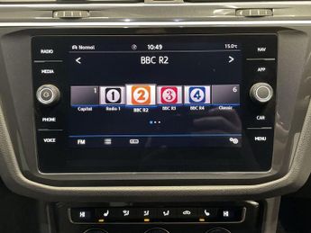 VOLKSWAGEN TIGUAN 2.0 TDI R-Line Tech SUV 5dr Diesel DSG Euro 6 (s/s) (150 ps)