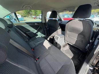 VOLKSWAGEN JETTA 2.0 TDI BlueMotion Tech SE Saloon 4dr Diesel DSG Euro 6 (s/s) (1