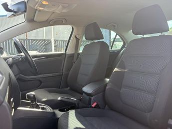 VOLKSWAGEN JETTA 2.0 TDI BlueMotion Tech SE Saloon 4dr Diesel DSG Euro 6 (s/s) (1