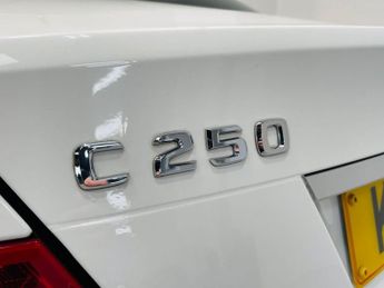 MERCEDES-BENZ C-CLASS 2.1 C250 CDI BlueEfficiency AMG Sport Saloon 4dr Diesel G-Tronic