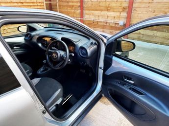 TOYOTA AYGO X 1.0 VVT-i Pure Hatchback 5dr Petrol x-shift Euro 6 (s/s) (72 ps)