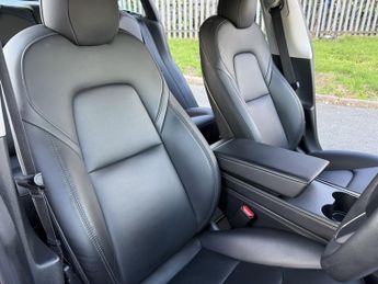 TESLA Model 3 Standard Range Plus Saloon 4dr Electric Auto RWD (241 bhp)