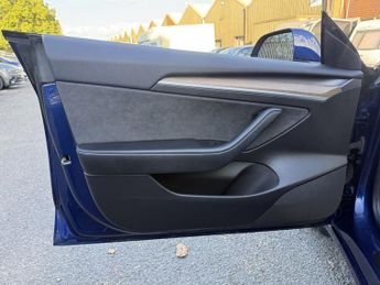 TESLA Model 3 Standard Range Plus Saloon 4dr Electric Auto RWD (241 bhp)