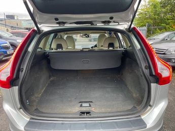 VOLVO XC60 2.4 D5 SE Lux SUV 5dr Diesel Geartronic AWD Euro 5 (205 ps)