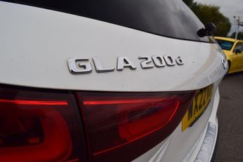 MERCEDES-BENZ GLA 2.0 GLA200d AMG Line SUV 5dr Diesel 8G-DCT Euro 6 (s/s) (150 ps)