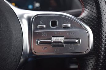 MERCEDES-BENZ GLA 2.0 GLA200d AMG Line SUV 5dr Diesel 8G-DCT Euro 6 (s/s) (150 ps)