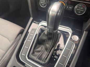 VOLKSWAGEN PASSAT 2.0 TDI R-Line Saloon 4dr Diesel DSG Euro 6 (s/s) (150 ps)