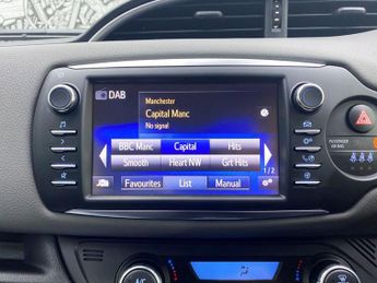 TOYOTA YARIS 1.5 VVT-h Icon Tech Hatchback 5dr Petrol Hybrid E-CVT Euro 6 (s/