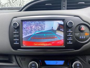 TOYOTA YARIS 1.5 VVT-h Icon Tech Hatchback 5dr Petrol Hybrid E-CVT Euro 6 (s/
