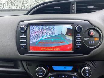 TOYOTA YARIS 1.5 VVT-h Icon Tech Hatchback 5dr Petrol Hybrid E-CVT Euro 6 (s/