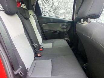 TOYOTA YARIS 1.5 VVT-h Icon Tech Hatchback 5dr Petrol Hybrid E-CVT Euro 6 (s/