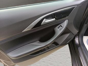 INFINITI Q30 1.6T Business Executive Hatchback 5dr Petrol DCT Euro 6 (s/s) (1