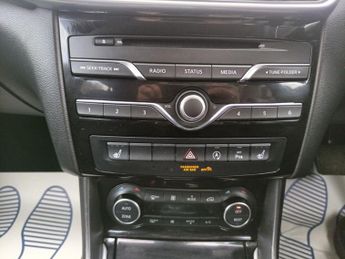 INFINITI Q30 1.6T Business Executive Hatchback 5dr Petrol DCT Euro 6 (s/s) (1