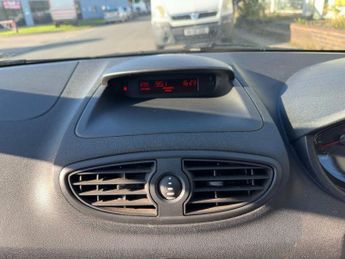 RENAULT CLIO 1.2 16v Extreme Hatchback 3dr Petrol Manual (139 g/km, 75 bhp)