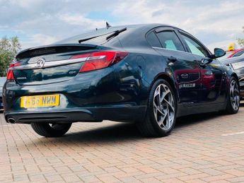 VAUXHALL INSIGNIA 1.6 CDTi SRi VX Line Nav Hatchback 5dr Diesel Auto Euro 6 (136 p
