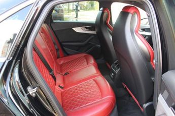 AUDI S4 3.0 TFSI V6 Saloon 4dr Petrol Tiptronic quattro Euro 6 (s/s) (35