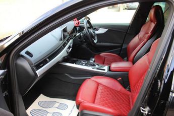AUDI S4 3.0 TFSI V6 Saloon 4dr Petrol Tiptronic quattro Euro 6 (s/s) (35