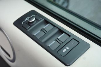 LAND ROVER DISCOVERY 3.0 SD V6 HSE Luxury SUV 5dr Diesel Auto 4WD Euro 6 (s/s) (306 p