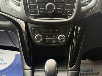 VAUXHALL ZAFIRA TOURER 2.0 CDTi SRi MPV 5dr Diesel Auto Euro 5 (165 ps)