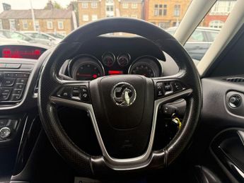 VAUXHALL ZAFIRA TOURER 2.0 CDTi SRi MPV 5dr Diesel Auto Euro 5 (165 ps)