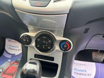 FORD FIESTA 1.4 Zetec Hatchback 5dr Petrol Automatic (154 g/km, 94 bhp)