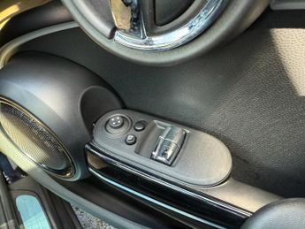 MINI Electric Hatch Cooper SE 32.6kWh Level 3 Hatchback 3dr Electric Auto (184 ps)
