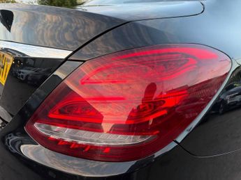 MERCEDES-BENZ C-CLASS 2.1 C220d AMG Line Saloon 4dr Diesel 7G-Tronic+ Euro 6 (s/s) (17