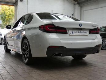 BMW 5 SERIES 2.0 520d MHT M Sport Saloon 4dr Diesel Hybrid Steptronic Euro 6 