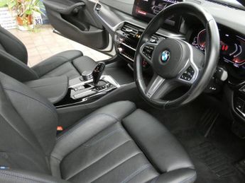 BMW 5 SERIES 2.0 520d MHT M Sport Saloon 4dr Diesel Hybrid Steptronic Euro 6 