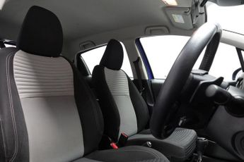 TOYOTA YARIS 1.5 VVT-i Icon Hatchback 5dr Petrol CVT Euro 6 (111 ps)