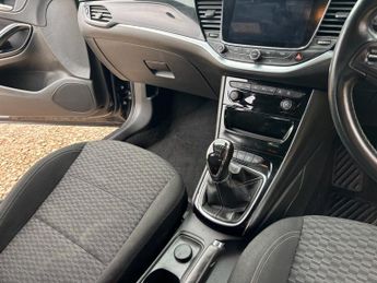 VAUXHALL ASTRA 1.4i Turbo SRi Nav Hatchback 5dr Petrol Manual Euro 6 (150 ps)