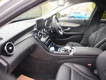 MERCEDES-BENZ C-CLASS 2.1 C220d Sport (Premium Plus) Saloon 4dr Diesel G-Tronic+ Euro 