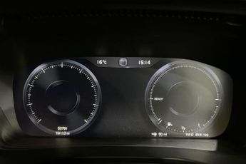 VOLVO XC40 1.5h T4 Recharge 10.7kWh Inscription Expression SUV 5dr Petrol P