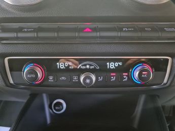 AUDI A3 1.5 TFSI CoD Black Edition Saloon 4dr Petrol S Tronic Euro 6 (s/