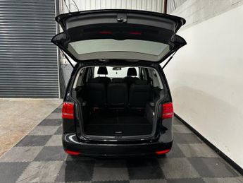 VOLKSWAGEN TOURAN 1.6 TDI SE MPV 5dr Diesel DSG Euro 5 (105 ps)