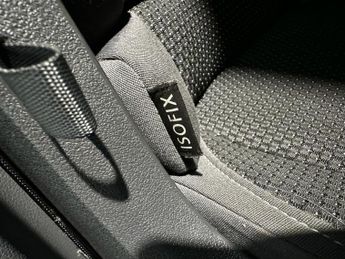 VOLKSWAGEN TOURAN 1.6 TDI SE MPV 5dr Diesel DSG Euro 5 (105 ps)