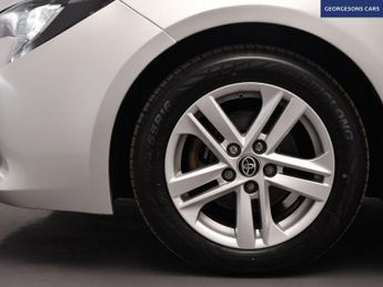TOYOTA COROLLA 1.8 VVT-h GPF Icon Touring Sports 5dr Petrol Hybrid CVT Euro 6 (