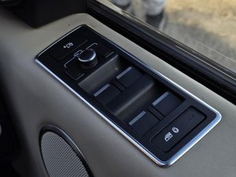 LAND ROVER RANGE ROVER 4.4 SD V8 Autobiography SUV 5dr Diesel Auto 4WD Euro 6 (s/s) (33