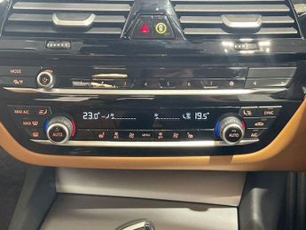 BMW 5 SERIES 2.0 520d MHT SE Saloon 4dr Diesel Hybrid Steptronic xDrive Euro 