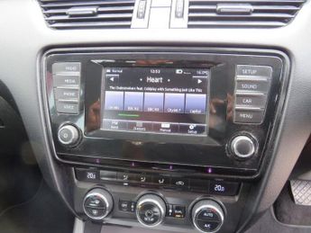 SKODA OCTAVIA 1.4 TSI SE Estate 5dr Petrol DSG Euro 5 (s/s) (140 ps)
