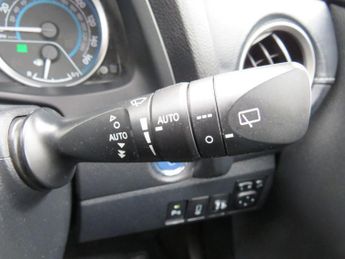 TOYOTA AURIS 1.8 VVT-h Excel Hatchback 5dr Petrol Hybrid CVT Euro 5 (s/s) (13