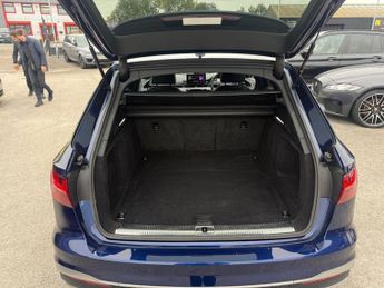 AUDI A4 AVANT 2.0 TDI 35 S line Estate 5dr Diesel S Tronic Euro 6-1 OWNER FROM