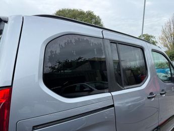 VAUXHALL Combo Life Electric 52kWh Ultimate MPV 5dr Electric Auto (7.4kW Charger) (136 ps)