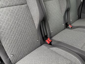 VAUXHALL Combo Life Electric 52kWh Ultimate MPV 5dr Electric Auto (7.4kW Charger) (136 ps)
