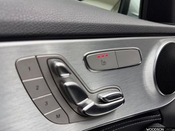 MERCEDES-BENZ C-CLASS C-CLASS 2.0 C200 Sport (Premium) Saloon 4dr Petrol G-Tronic+ Eur