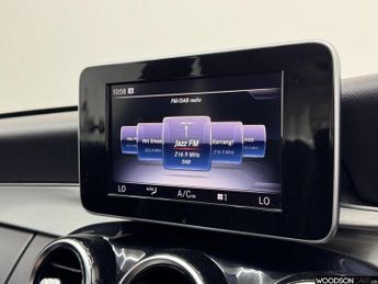 MERCEDES-BENZ C-CLASS C-CLASS 2.0 C200 Sport (Premium) Saloon 4dr Petrol G-Tronic+ Eur