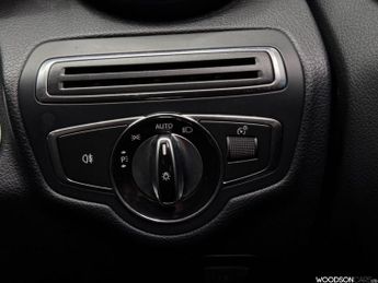 MERCEDES-BENZ C-CLASS C-CLASS 2.0 C200 Sport (Premium) Saloon 4dr Petrol G-Tronic+ Eur